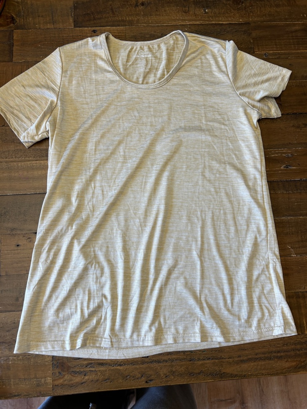 Women’s Short Sleeve Crewneck Tee in Heather Light Gray